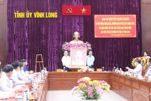 Trưởng Ban Tuyên giáo Trung ương làm việc với Ban Thường vụ tỉnh Vĩnh Long Trưởng Ban Tuyên giáo Trung ương làm việc với Ban Thường vụ tỉnh Vĩnh Long