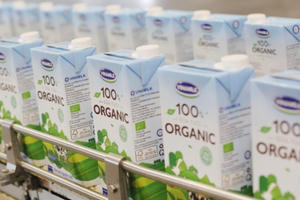 Vinamilk bác tin đồn sai sự thật về nguồn nguyên liệu để sản xuất sữa