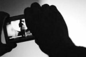 Làm gì khi bị dùng ảnh nóng ép quan hệ tình dục?