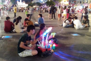 Ông Đoàn Ngọc Hải muốn dẹp bán hàng rong và chó thả rông ở phố đi bộ Nguyễn Huệ