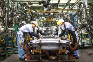 Hàng loạt ưu đãi lớn: Chờ thời điểm ô tô giảm giá sâu