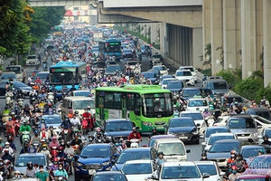 Hà Nội kiểm soát chặt việc xây nhà cao tầng để giảm ùn tắc giao thông