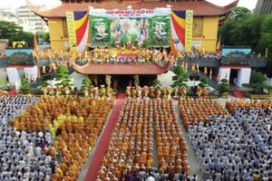 Hơn 3.000 người tham dự Đại lễ Phạt đản tại TP HCM Hơn 3.000 người tham dự Đại lễ Phạt đản tại TP HCM