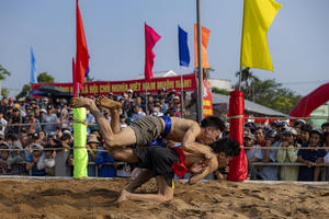 400 năm Hội vật làng Sình xứ Huế