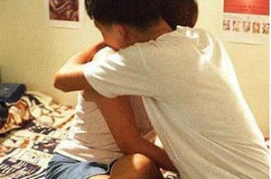 Làm vợ mang bầu chồng bị khởi tố