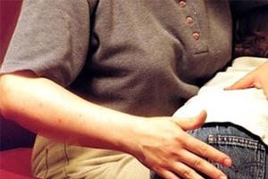 Tuyên Quang: Học sinh lớp 2 bị cô giáo đánh thâm tím đùi