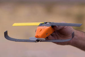 Clip - Xem Drone thả từ máy bay chiến đấu của quân đội Mỹ như một đàn ong