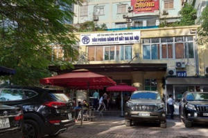 Văn phòng ĐKĐ quyền sử dụng đất Hà Nội cấp 80 sổ hồng tại dự án Intracom1 trái luật