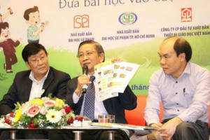 Cuộc chiến… chọn SGK