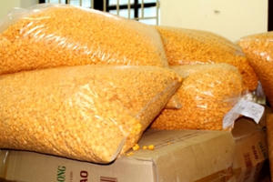 Nhập hàng tấn kẹo, bim bim không rõ nguồn gốc để đưa lên miền núi tiêu thụ