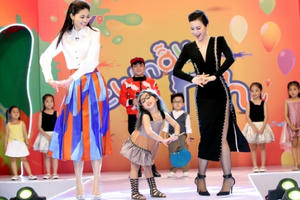 MC Thanh Mai rạng rỡ đọ sắc cùng Á hậu Thanh Tú trong "Siêu mẫu nhí"