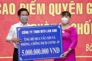 Công ty TNHH MTV Lan Anh ủng hộ 10 tỷ đồng mua vắc xin, phòng, chống dịch COVID-19