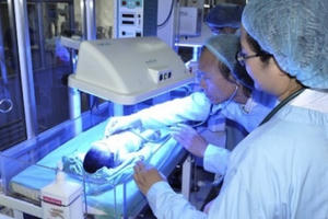 2 trẻ sinh non, nhẹ cân với nhiều bệnh lý nguy kịch được cứu sống