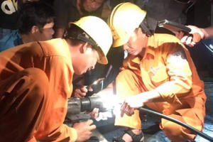 Điện lực Đà Nẵng khẩn trương sửa chữa lưới điện ngay sau bão số 9