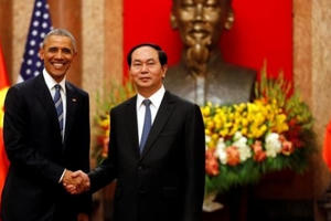 Xích lại gần nhau Xích lại gần nhau