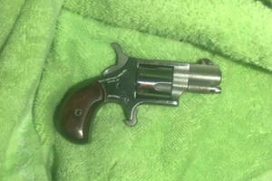 Nổ súng trong đêm một người bị bắn thủng bụng đạn găm vào cột sống