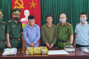 Vây bắt 2 đối tượng, thu giữ 6kg ma túy đá