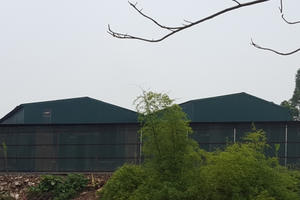 Hà Nội: Nhà xưởng rộng hàng trăm m2 lấn chiếm hành lang sông Đáy Hà Nội: Nhà xưởng rộng hàng trăm m2 lấn chiếm hành lang sông Đáy