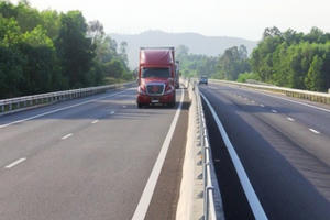 Bộ Giao thông muốn sớm làm 4 cao tốc vì đã có nhà đầu tư quan tâm Bộ Giao thông muốn sớm làm 4 cao tốc vì đã có nhà đầu tư quan tâm