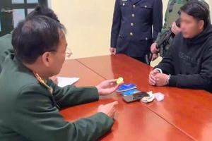 Phát hiện xe ô tô giấu gần 7 cây vàng khi đi qua cửa khẩu