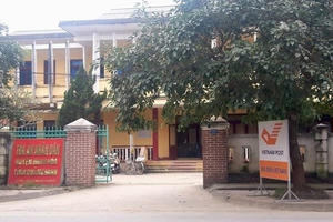 Chánh án bị quay clip 'quan hệ' với kế toán tại phòng: "Tôi vẫn đi làm bình thường!" Chánh án bị quay clip 'quan hệ' với kế toán tại phòng: "Tôi vẫn đi làm bình thường!"