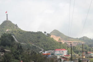 Địa ốc 6AM: Cận cảnh khu sinh thái tâm linh vừa bị "tuýt còi" tại Cột cờ Lũng Cú