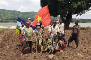 Những chuyện ghi từ Trung Phi của nữ sĩ quan Gìn giữ hòa bình Việt Nam Những chuyện ghi từ Trung Phi của nữ sĩ quan Gìn giữ hòa bình Việt Nam