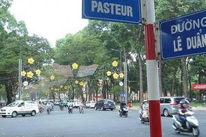 Cấm xe trên nhiều tuyến đường trung tâm TPHCM dịp lễ 30/4