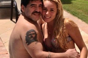 Nhan sắc nóng bỏng của bóng hồng từng khiến Maradona điêu đứng