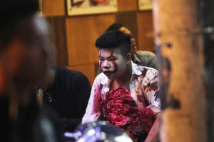 Du khách, giới trẻ hoá trang ma quỷ trong đêm Halloween trên phố Hà Nội