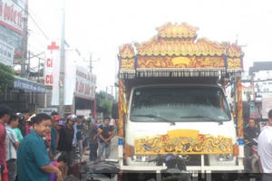 Bình Dương: Bị xe tang cán, người đàn ông tử vong tại chỗ