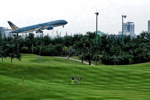Địa ốc 7AM: Dự kiến xóa bỏ sân golf Tân Sơn Nhất