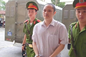 Vụ gian lận điểm thi Hà Giang: Đánh xe tải chở bài thi về sửa trước mặt công an