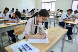 Sáng nay, học sinh cả nước bước vào ngày thi thứ 2 với bài thi tổ hợp Khoa học tự nhiên