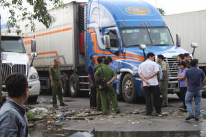 Cô gái trẻ nhận “cơn mưa dao” từ tên cướp vẫn may mắn sống sót