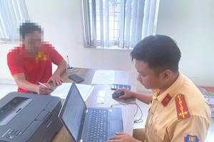 CSGT Đồng Nai xử phạt tài xế xe khách sau khi tiếp nhận phản ánh của người dân