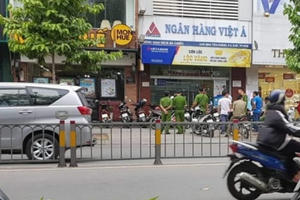 Trích xuất camera, nhận diện kẻ dí súng cướp 1,1 tỷ ở ngân hàng Việt Á