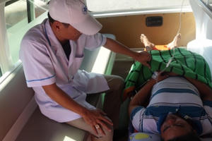 Cứu nạn thuyền viên nghi bị thủng dạ dày trên vùng biển Hoàng Sa