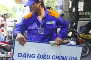 Giá xăng dầu cao nhất từ nhiều năm trở lại đây: Tránh tác động kép, cần lùi thời điểm tăng thuế môi trường