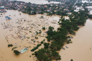 Bão số 8 sẽ đổ bộ vào các tỉnh Hà Tĩnh đến Quảng Trị từ đêm nay