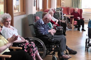 Ác mộng của người già Việt sống trong trại dưỡng lão trên đất Mỹ