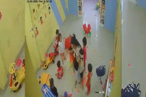 Khánh Hòa: Cô giáo đánh, xách tay trẻ mần non trong lớp