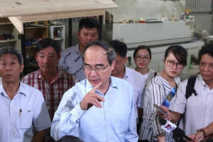 “Cán bộ mà làm sai, sao vận động dân chấp hành pháp luật?” “Cán bộ mà làm sai, sao vận động dân chấp hành pháp luật?”