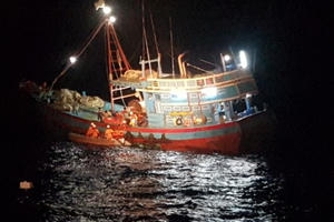 Cứu nạn thuyền viên bị tai nạn lao động nghiêm trọng trước bão số 6