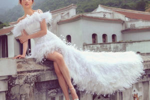 Sắc vóc gợi cảm, kiêu kỳ của Ngọc Trinh trong bộ ảnh mới