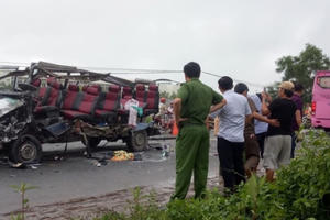 Xác định nguyên nhân vụ hai xe khách đối đầu làm 16 người thương vong