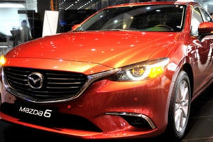 Mazda 6 giảm giá 2 lần/tháng, Camry xuống giá hơn 100 triệu