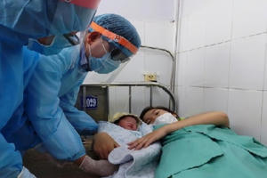 Sản phụ sinh bé gái 3kg tại khu cách ly