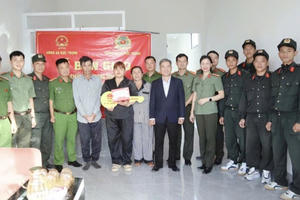 Niềm vui của người dân Lâm Đồng ngay ngày đầu năm mới: Nền móng hy vọng