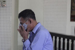 Giúp chuyển “hàng cấm” để lấy 500.000 đồng tiền công, người đàn ông bật khóc khi lĩnh bản án 15 năm tù